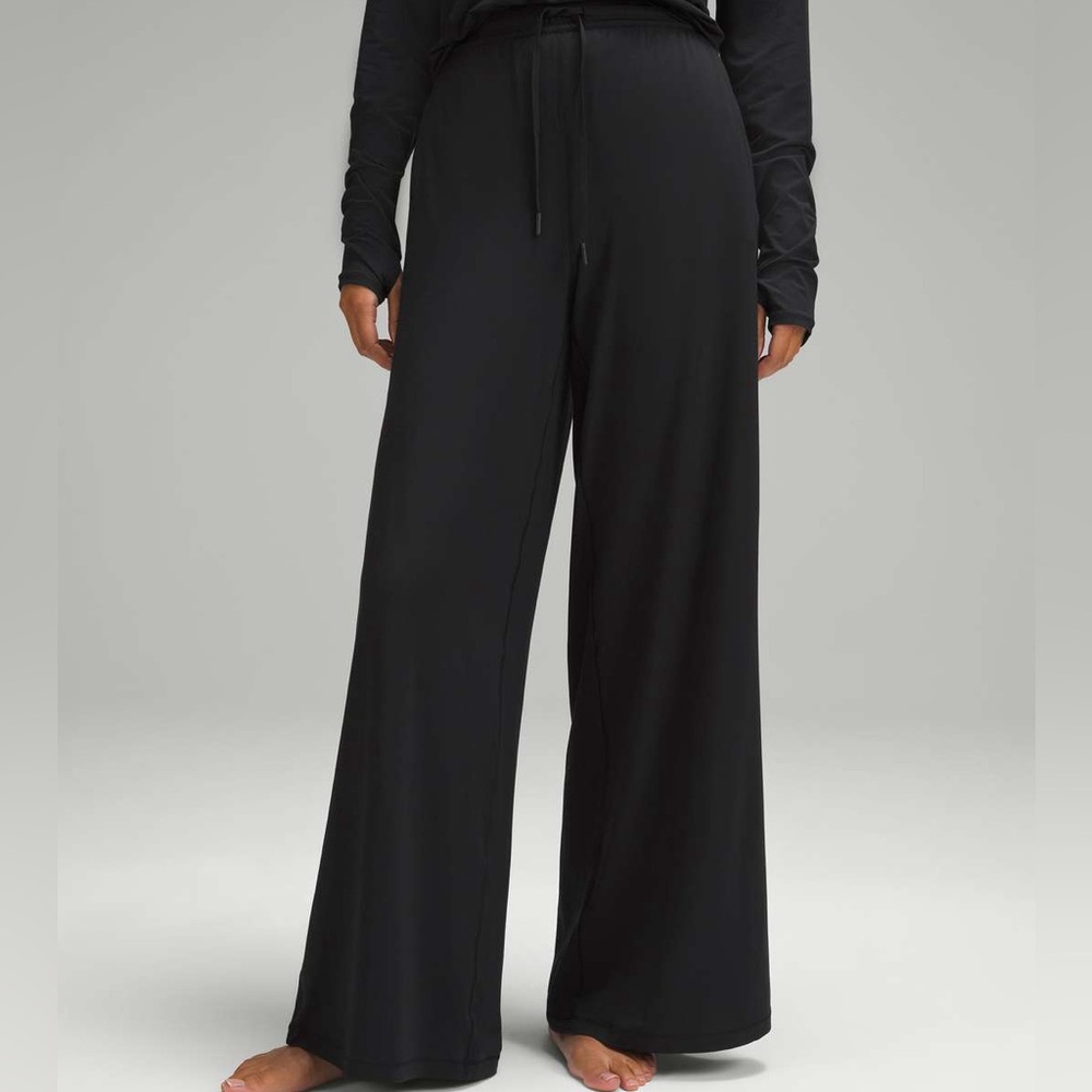 Lululemon BeCalm Mid-Rise Wide-Leg Pant EUC regular